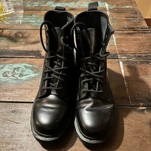 1460 Mono Smooth Leather lace up black on black Dr. Martens boots- size 9 women